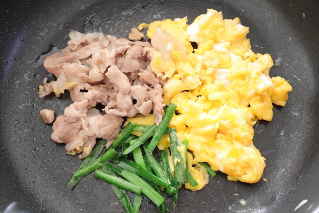 「豚ニラたまごおにぎり」