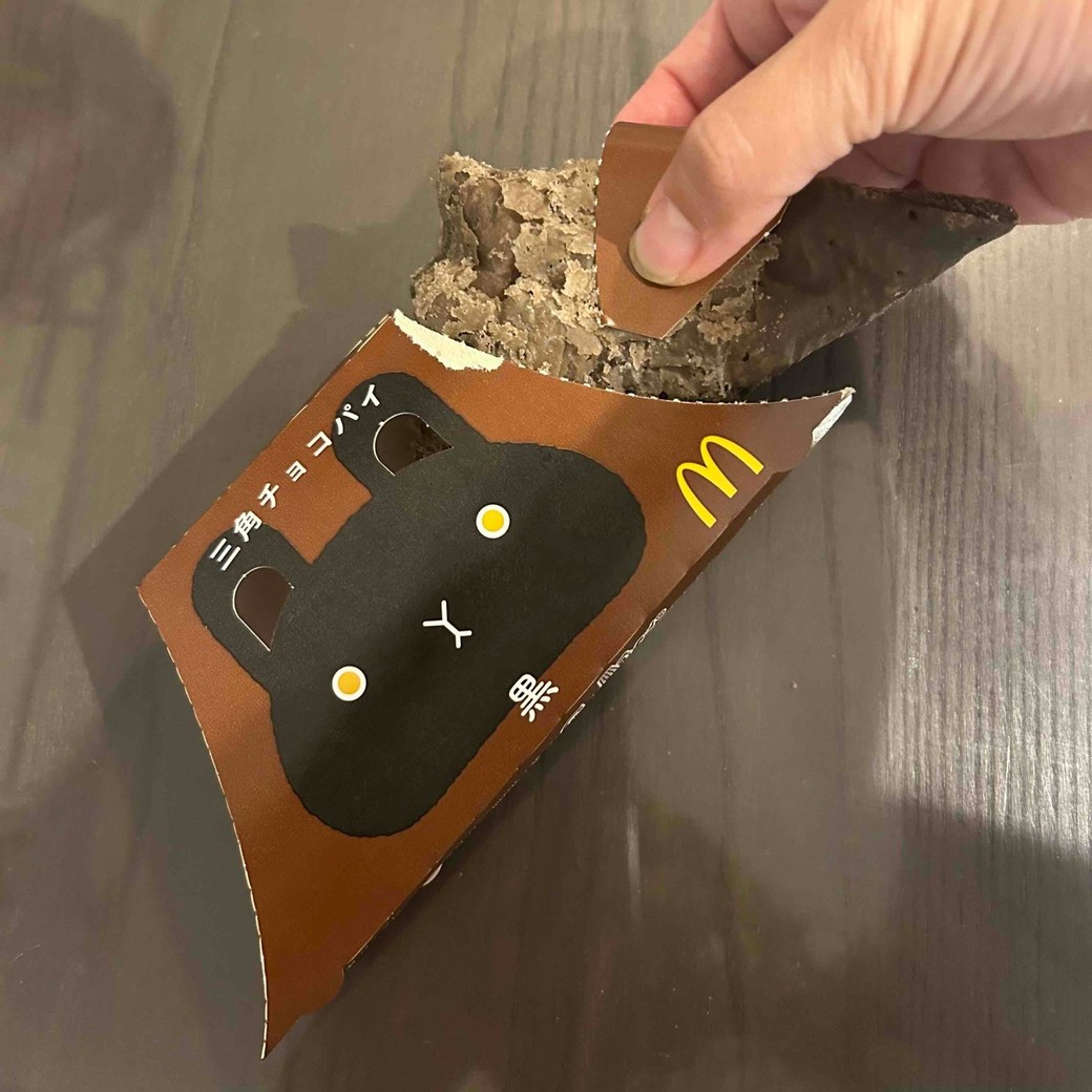 チョコパイを取り出しているところ