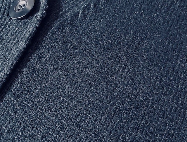 毛玉のついたカーディガン