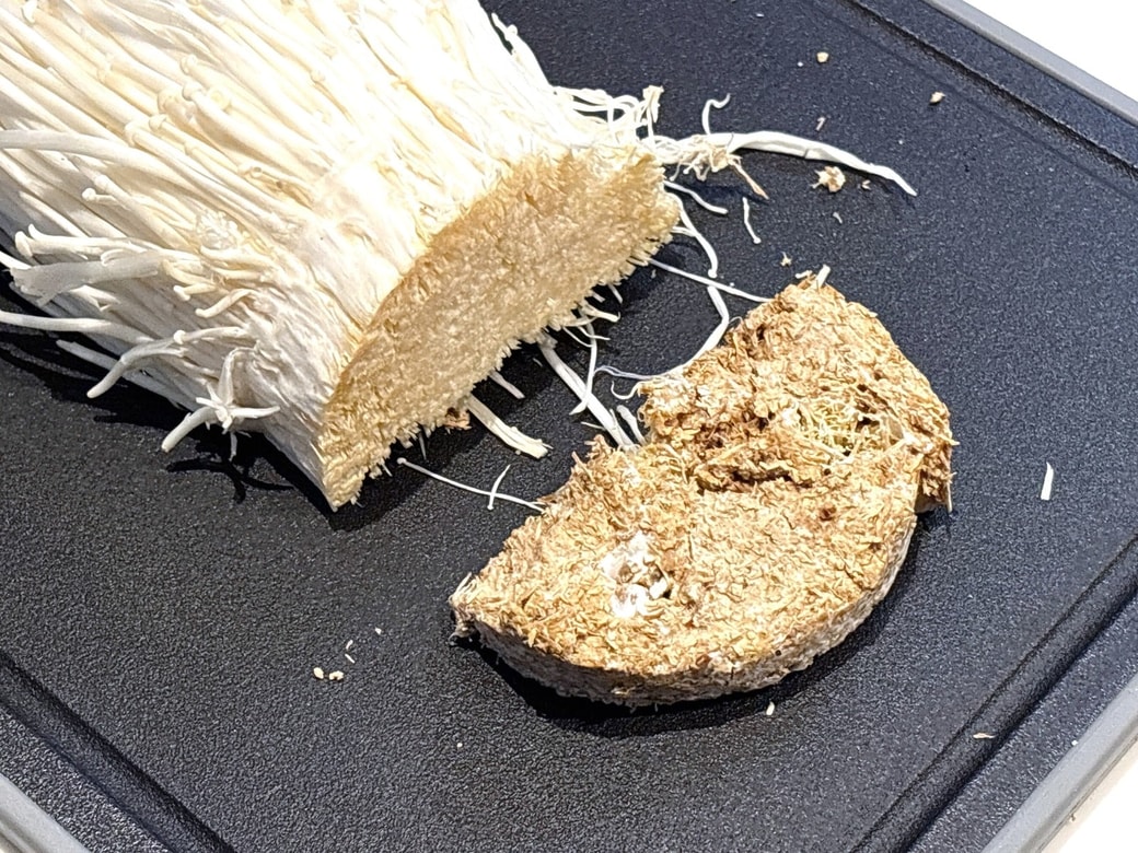 切り落とした菌床