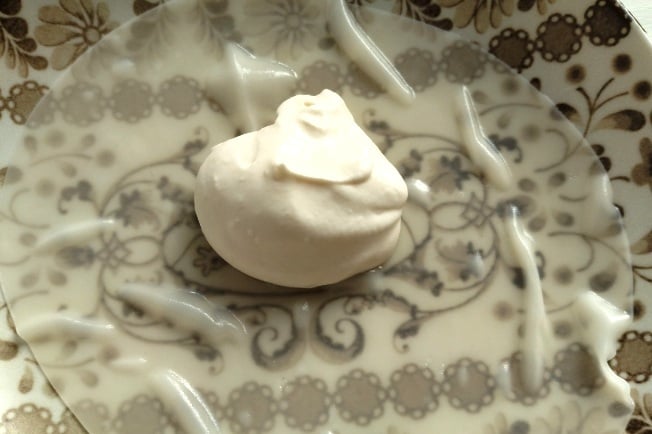 ホイップクリームをのせる