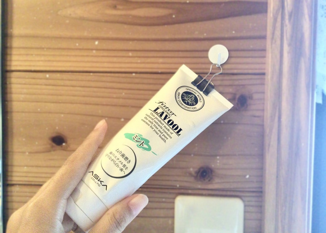 歯磨き粉をクリップに引っかける