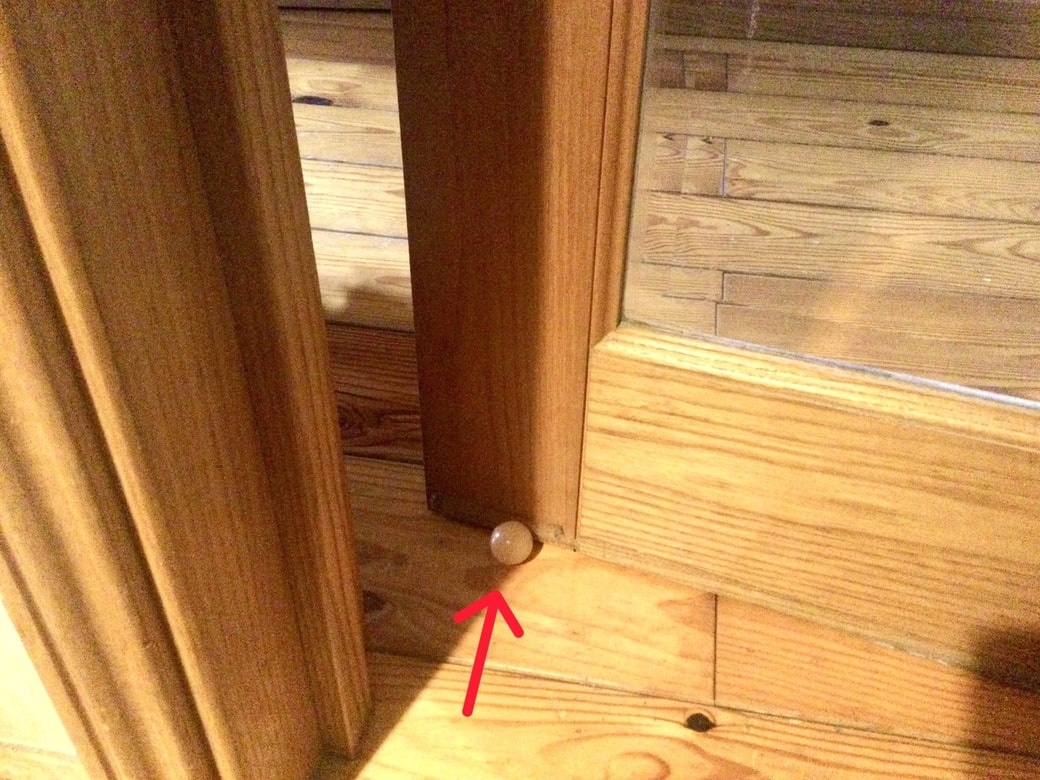 スーパーボールをドアストッパーに