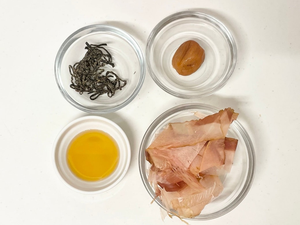 梅おかか昆布混ぜご飯