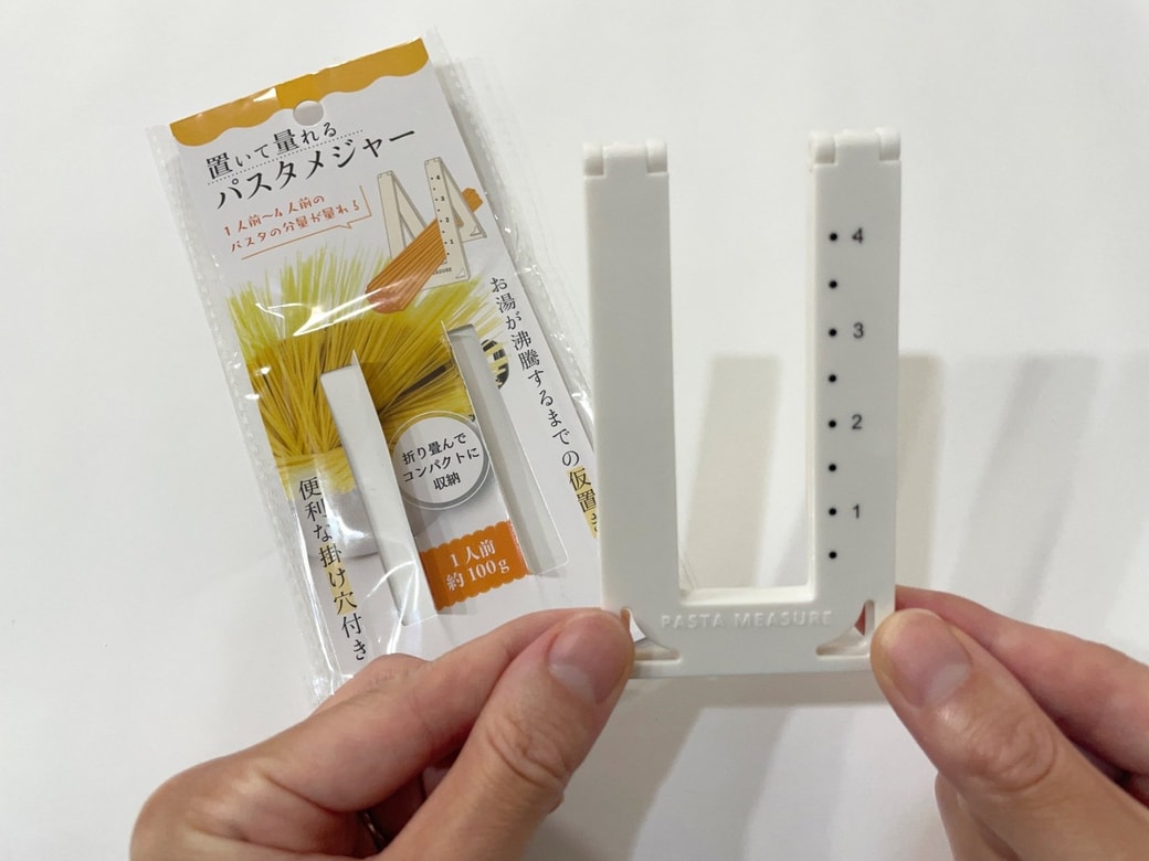 目盛りつきで1人前〜4人前までのパスタが量れる