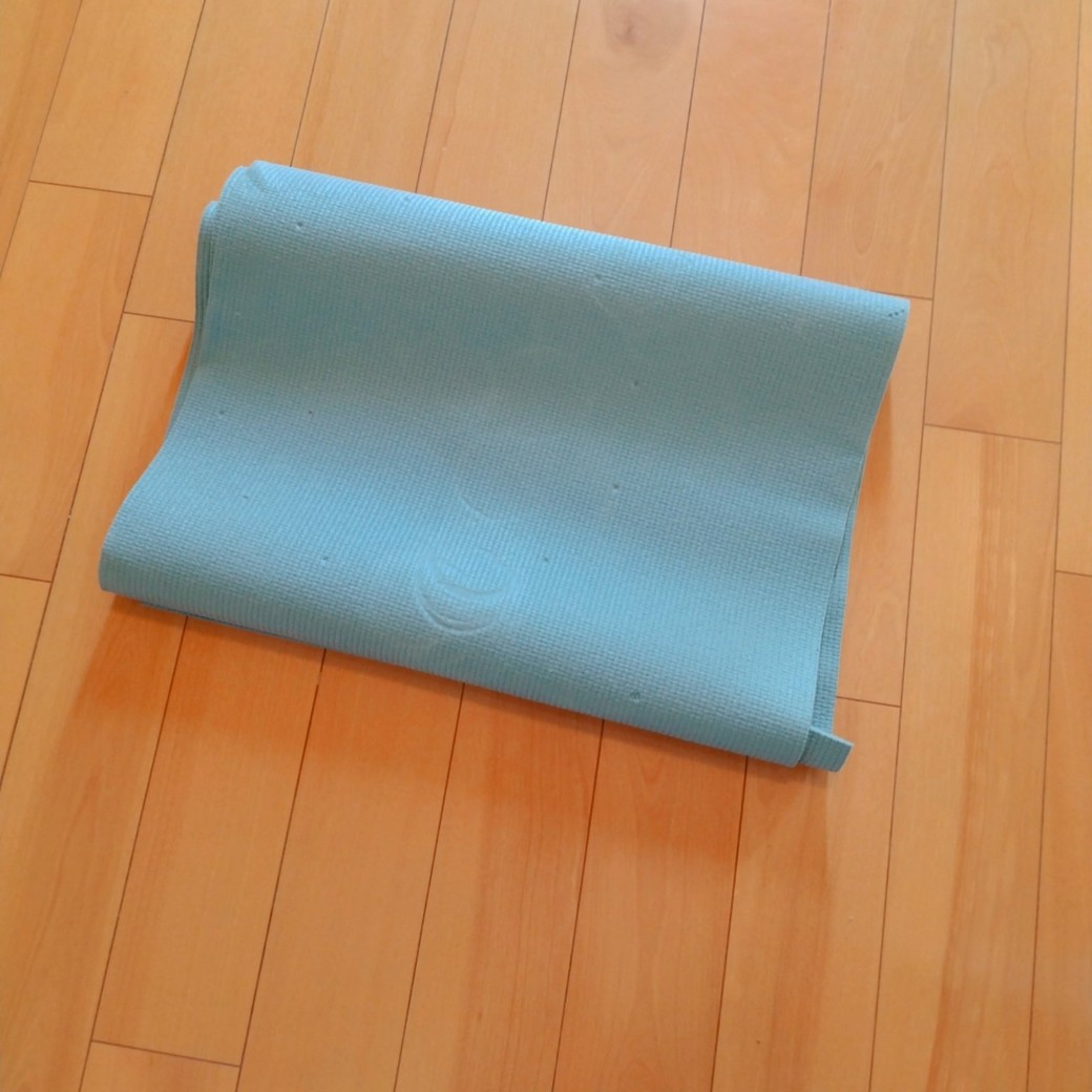 折りたたんだヨガマット