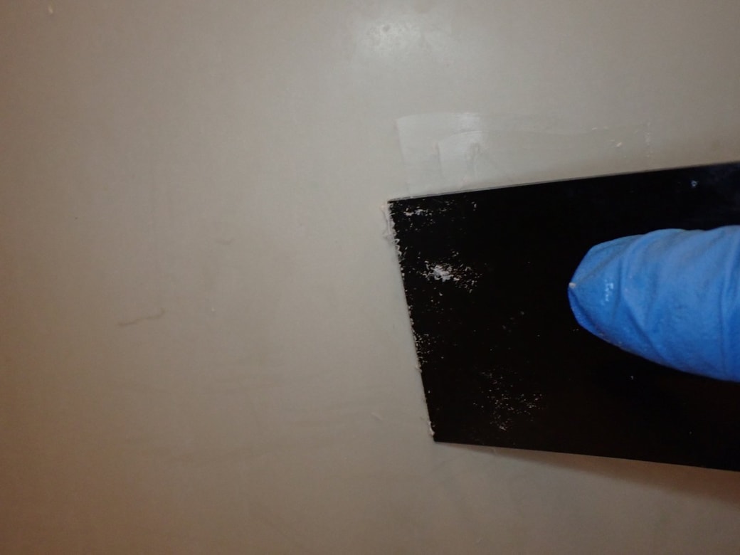 根岸棒で石鹸カスを落とす