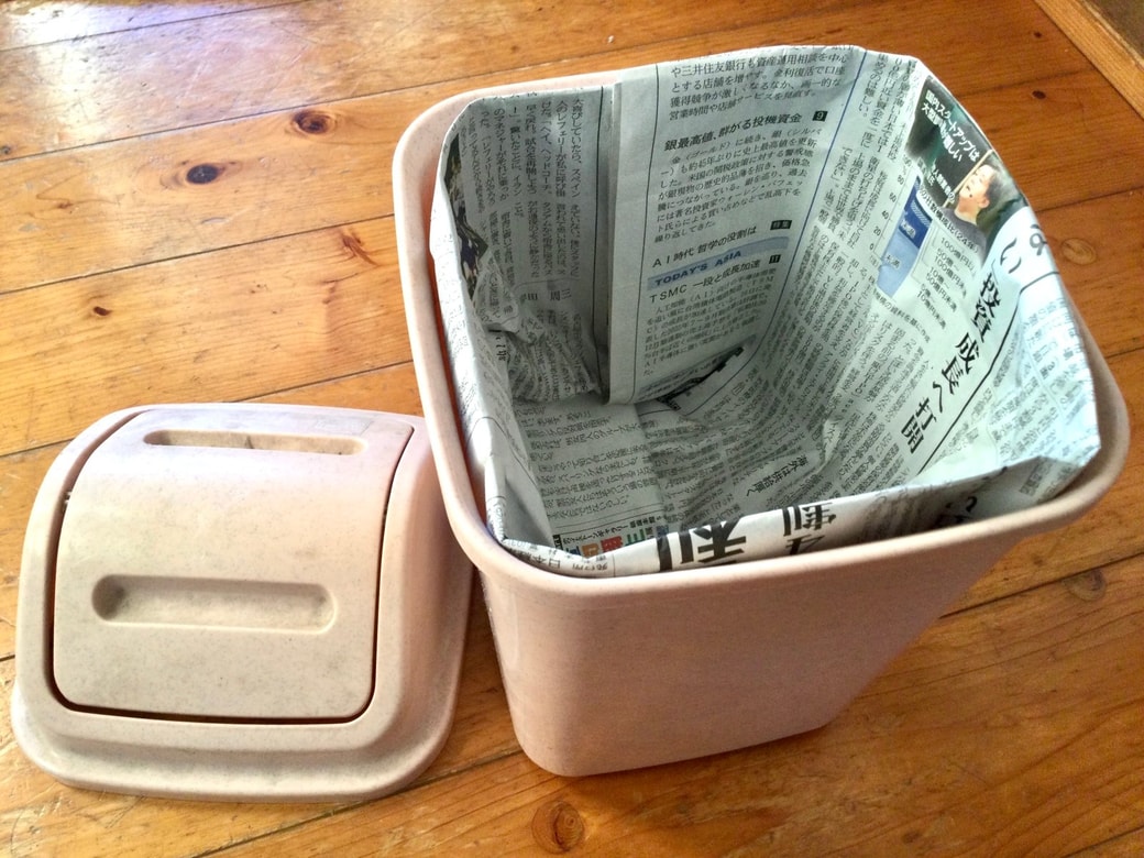 新聞紙をサニタリーボックスの中箱にする