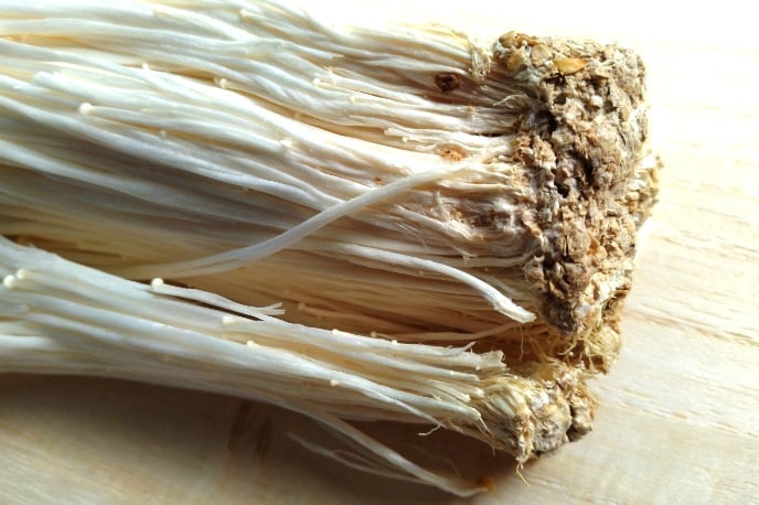 エノキの石づき