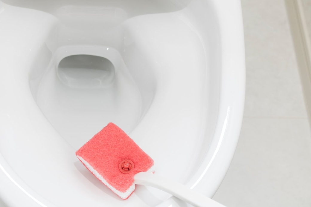 便器を掃除する