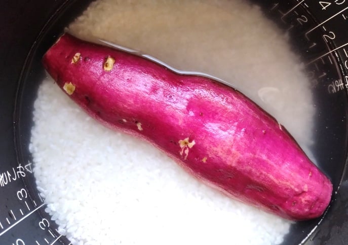 さつまいもをのせる