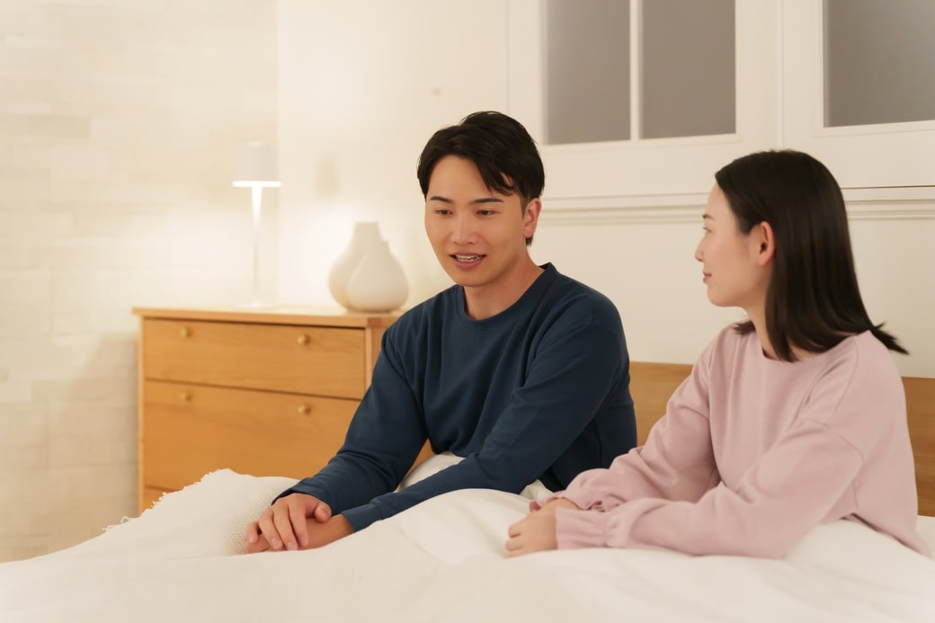 冷静に話す夫婦