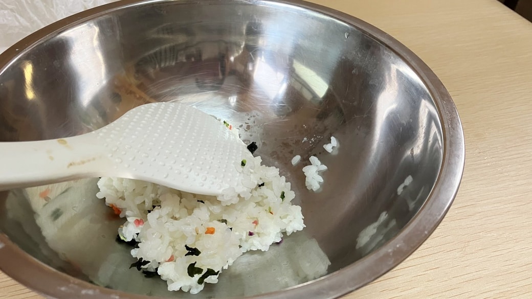 ボウルに残ったご飯粒