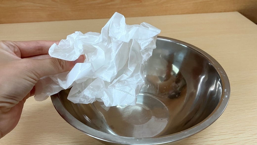 くしゃっと丸めたクッキングシート