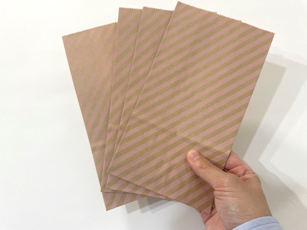 シンプルな紙袋