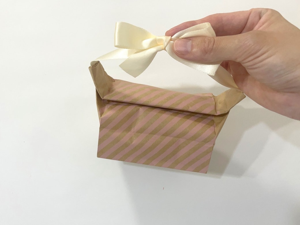ハンドバッグ風のギフトバッグに変身