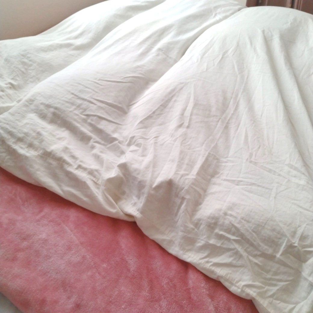 ベッドの上に置いた毛布