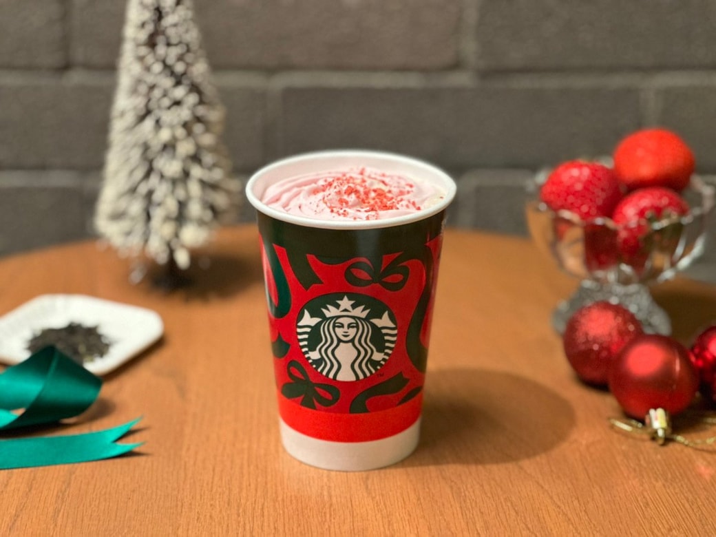 ストロベリー ムース & ジョイフルメドレー ティー ラテ