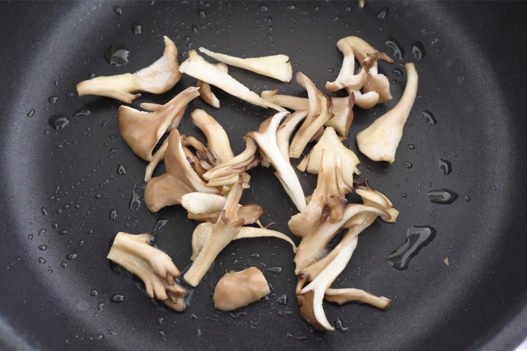 「梅とまいたけおにぎり」