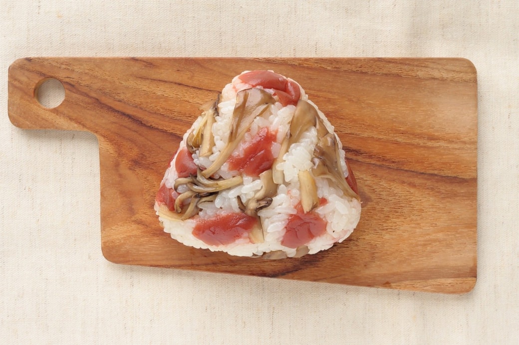 「梅とまいたけおにぎり」