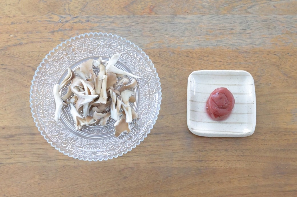 「梅とまいたけおにぎり」