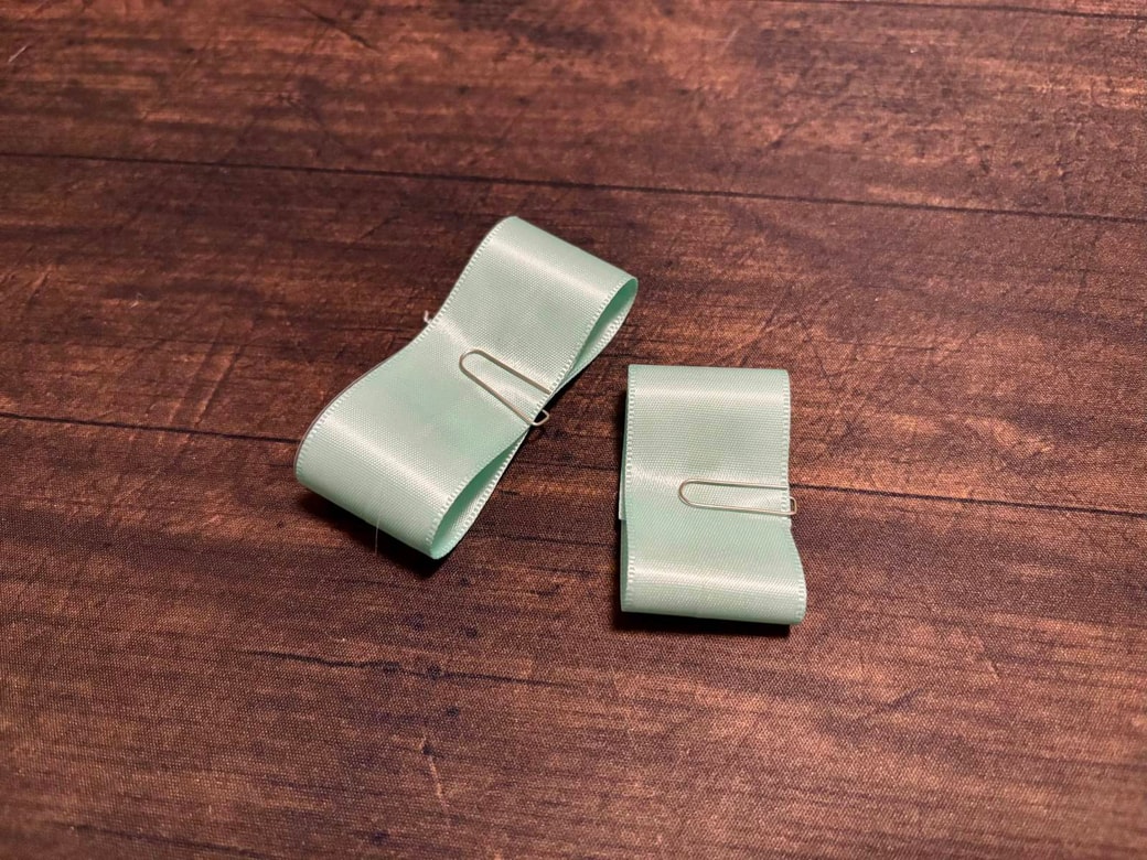 真ん中を留めて固定