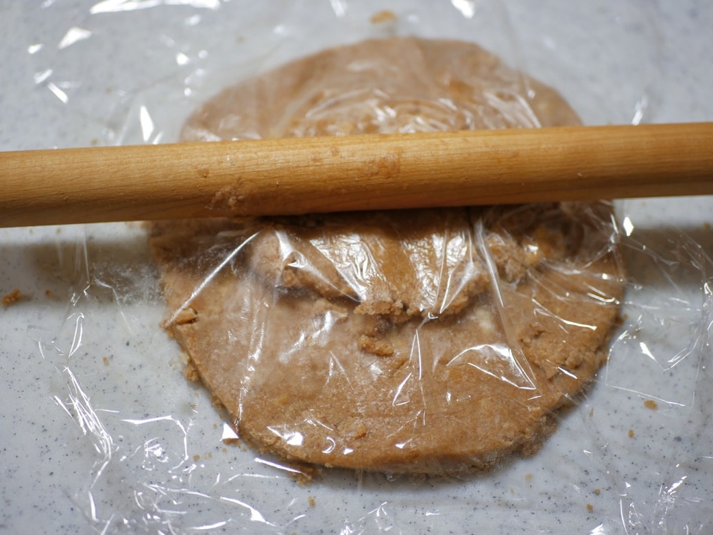 麺棒を転がしてくっつける