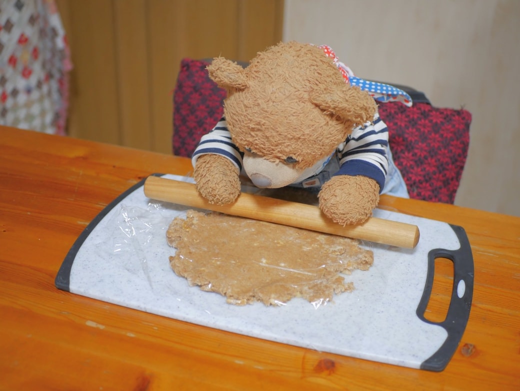 生地をのばすくまくん