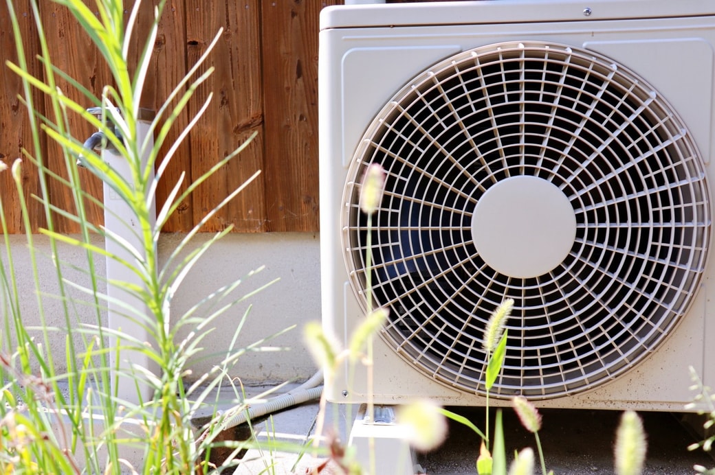 NG③室外機まわりが汚れている