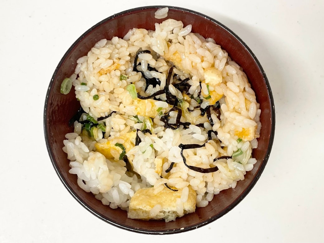 油揚げと塩昆布の混ぜご飯