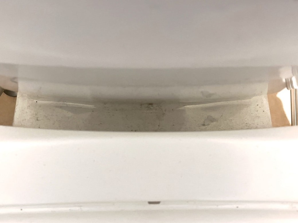 見落としがちな汚れ③便器と便座のすき間