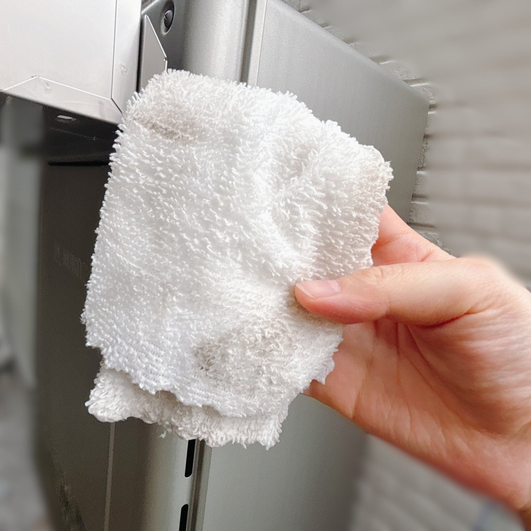 掃除に使うのは「やわらかい布」だけ