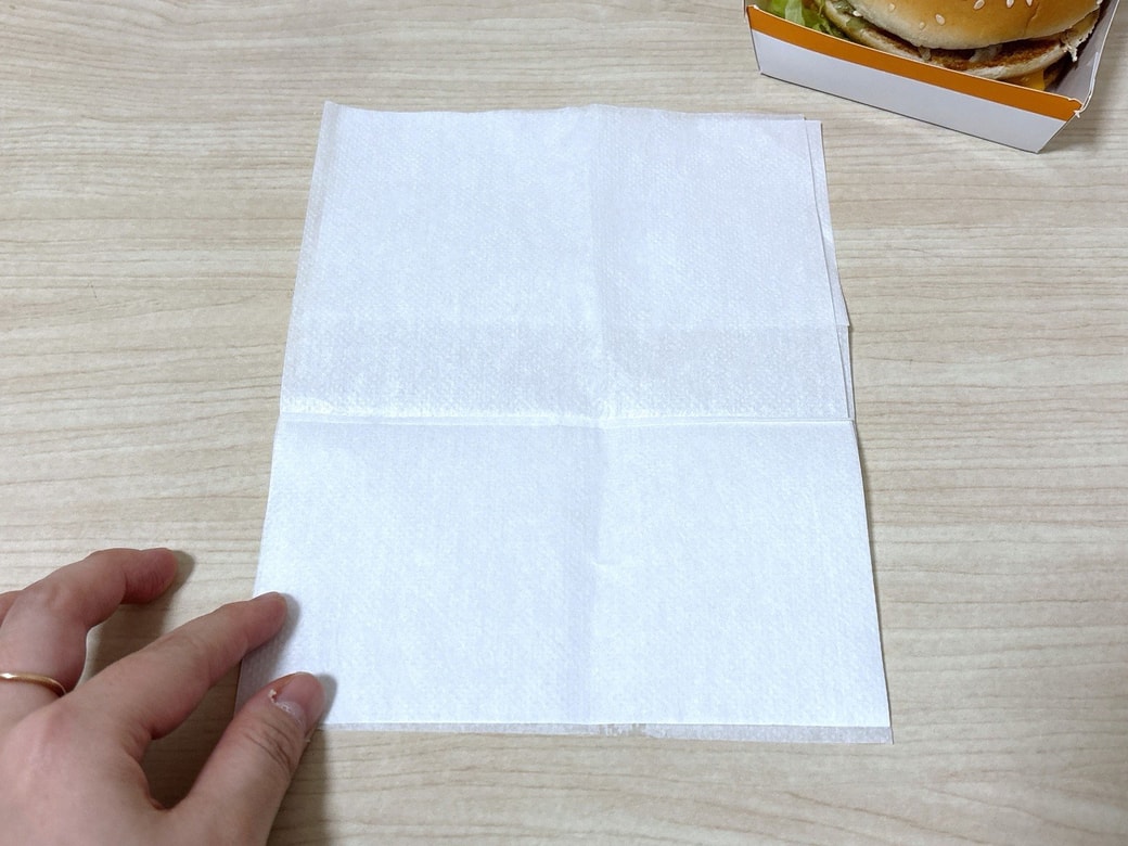 ペーパーナプキンを2枚重ねる