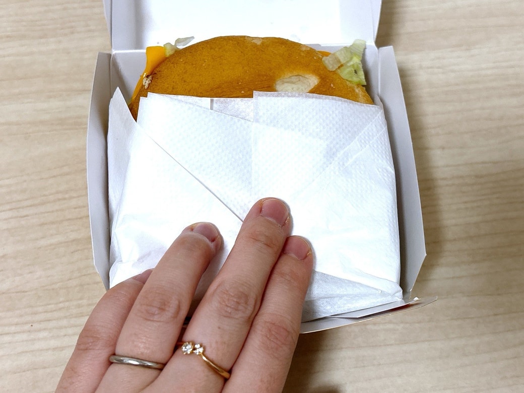 ペーパーナプキンを折りたたむ