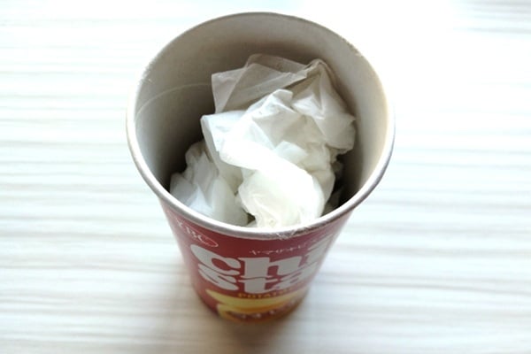 ゴミを入れた空き箱