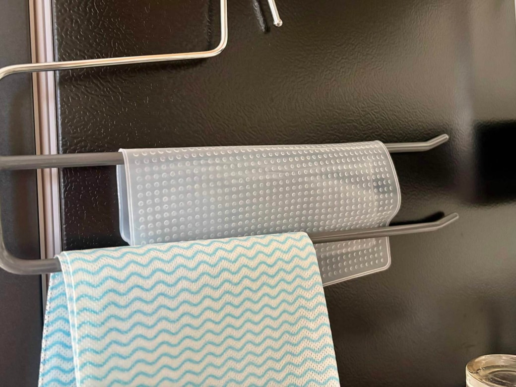 キッチンペーパーや布巾、小さなタオル掛けとして使える！