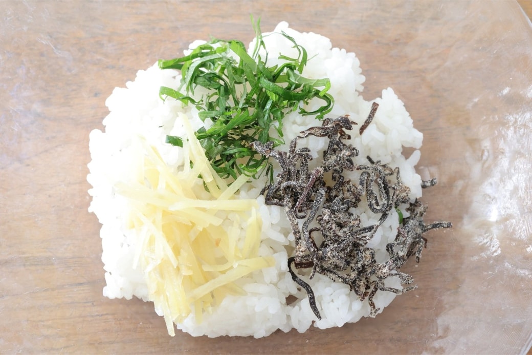 「生姜と塩こんぶと大葉のおにぎり」