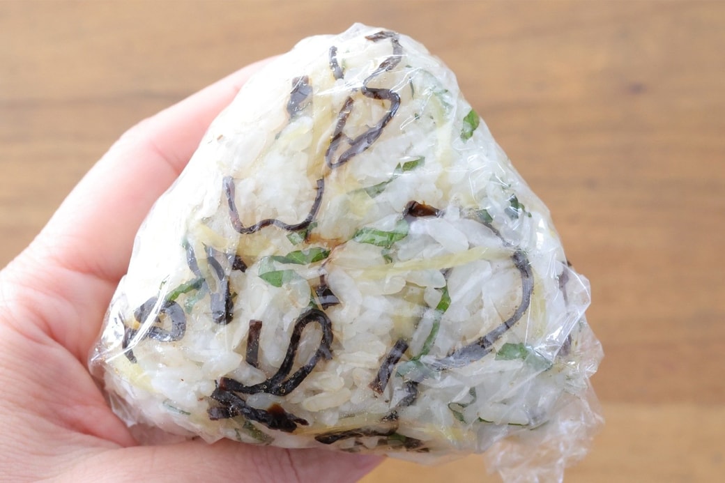 「生姜と塩こんぶと大葉のおにぎり」