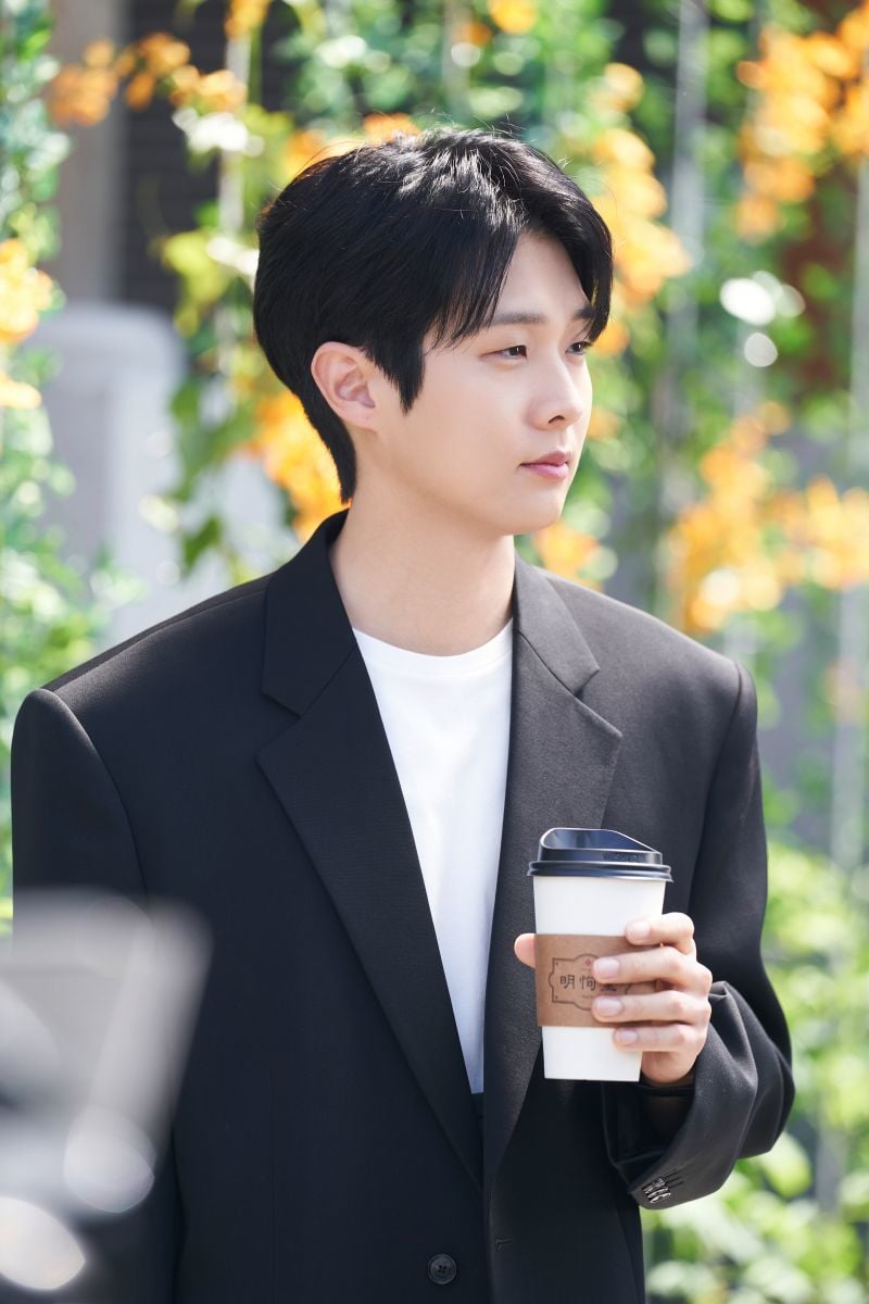 『私と結婚してくれますか？』 ディズニープラス スターにて全話独占配信中 © 2025 Disney and its related entities