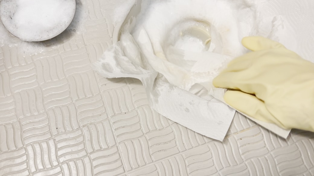 キッチンペーパーを貼り付ける