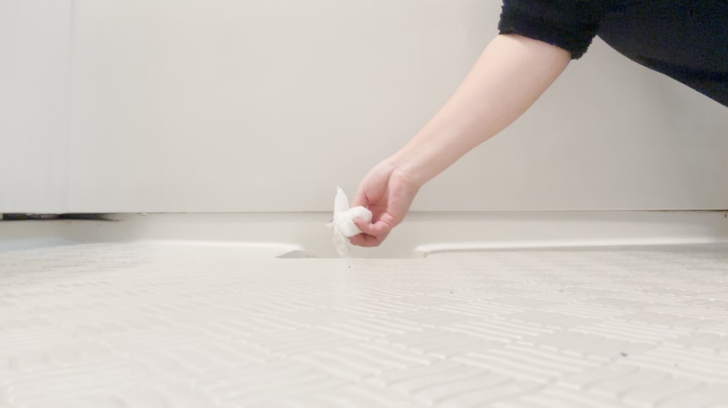 排水口のゴミを取り除く