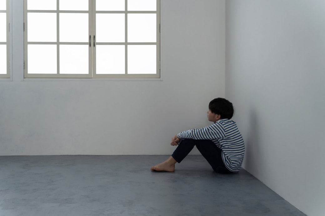 一人でいる子ども
