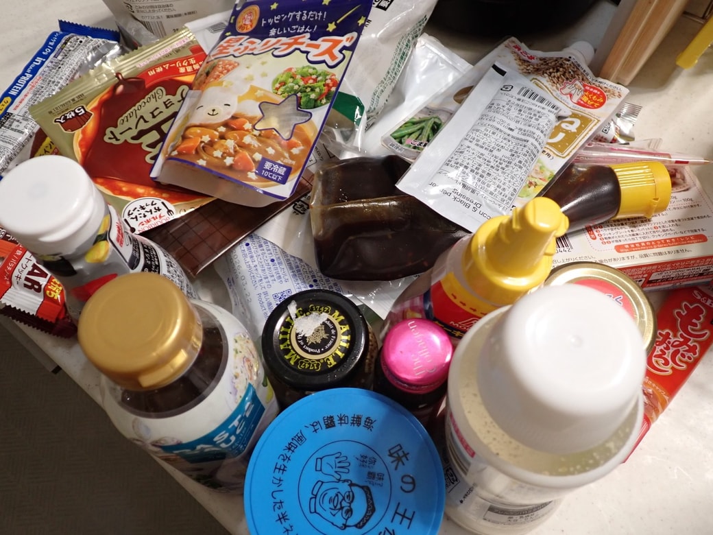 賞味期限切れのものを出す