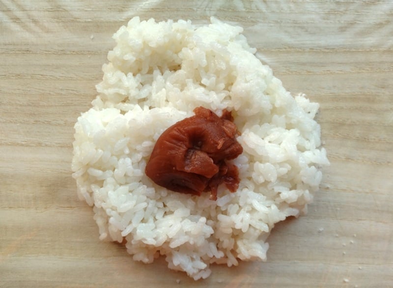梅干しをのせる