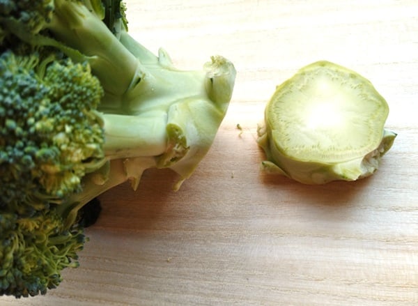 根元をカットする