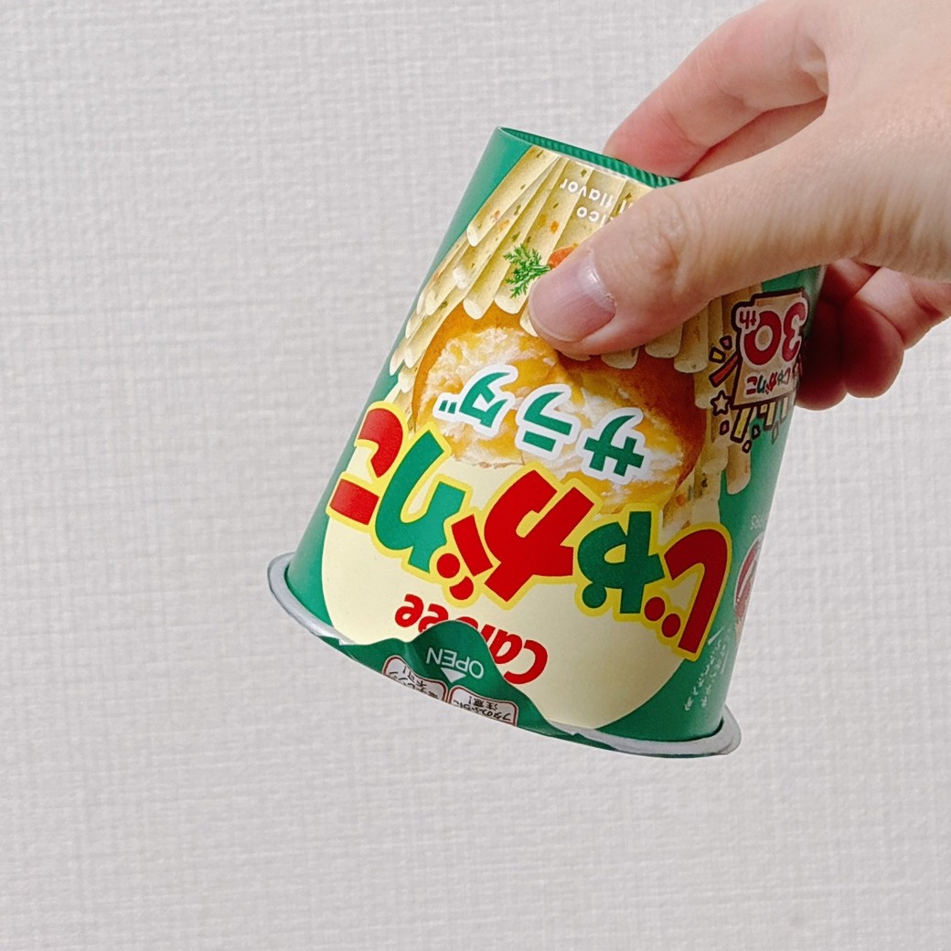 カップを逆さにして軽く振る