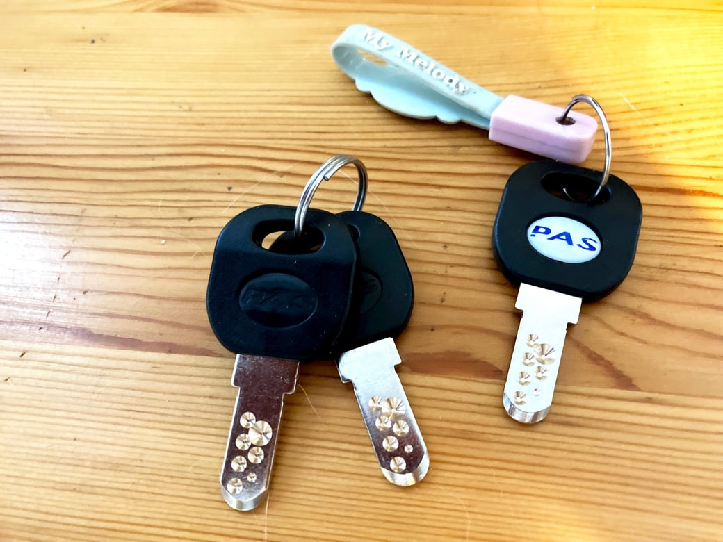 NG①電波の妨げとなるものと一緒にタッチする