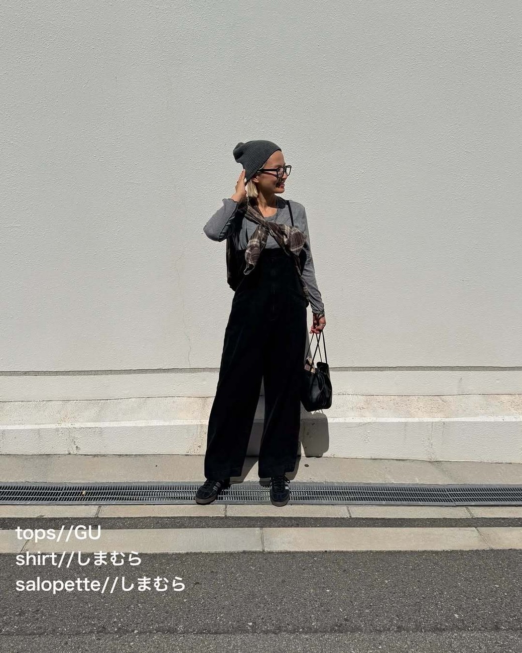 ブラウンやグレーを効果的に取り入れておしゃれ上級者スタイルに。