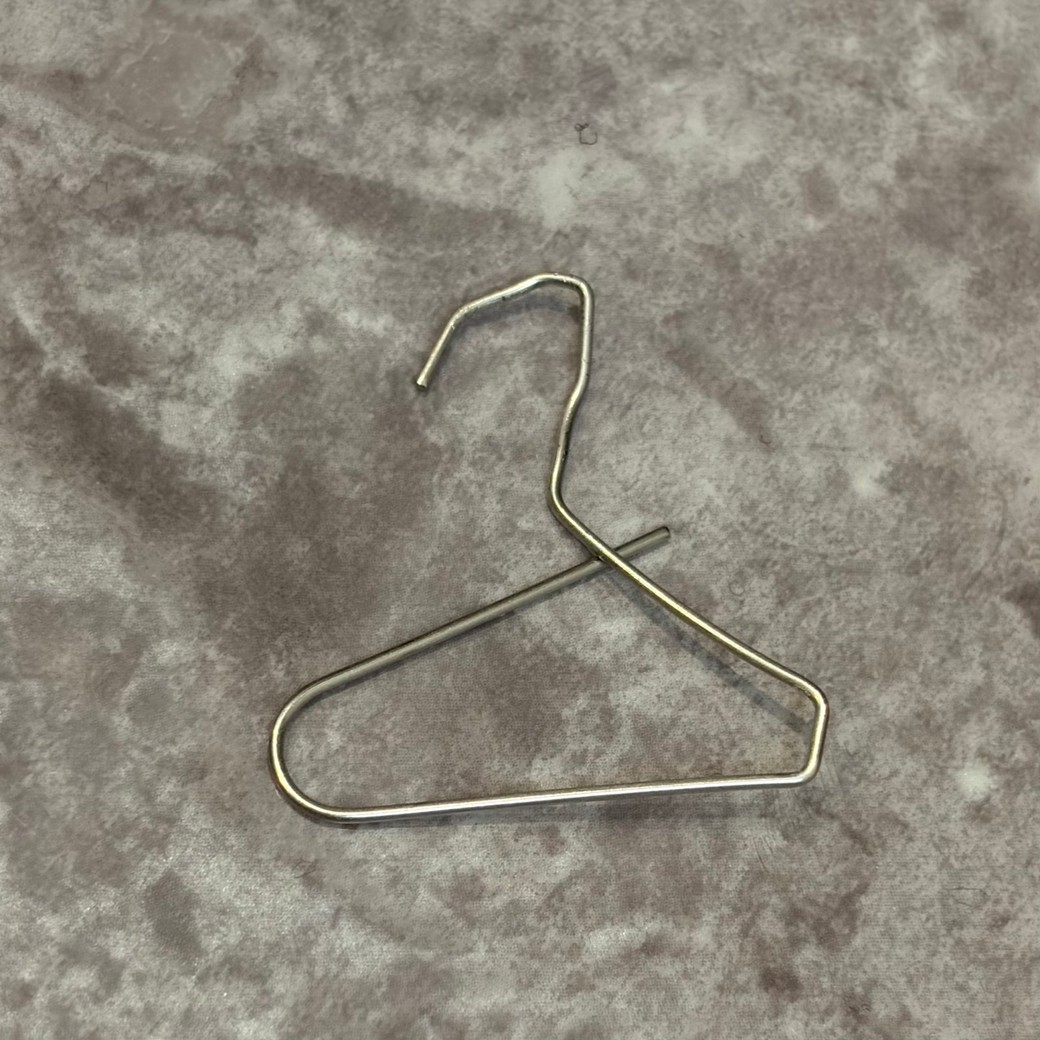 長い方をフックのようにまげたところ