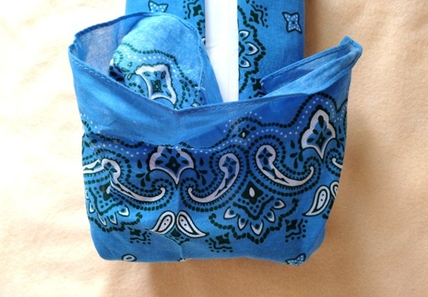 箱ティッシュの角を包む